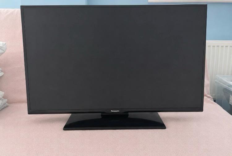 Panasonic TX-40C300B 40-inch LCD TV – Good Condition