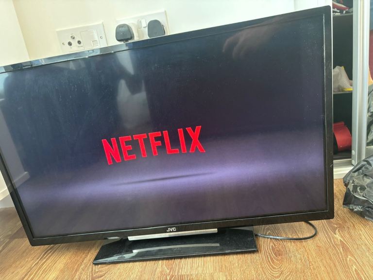 Smart TV - 32 inch JVC