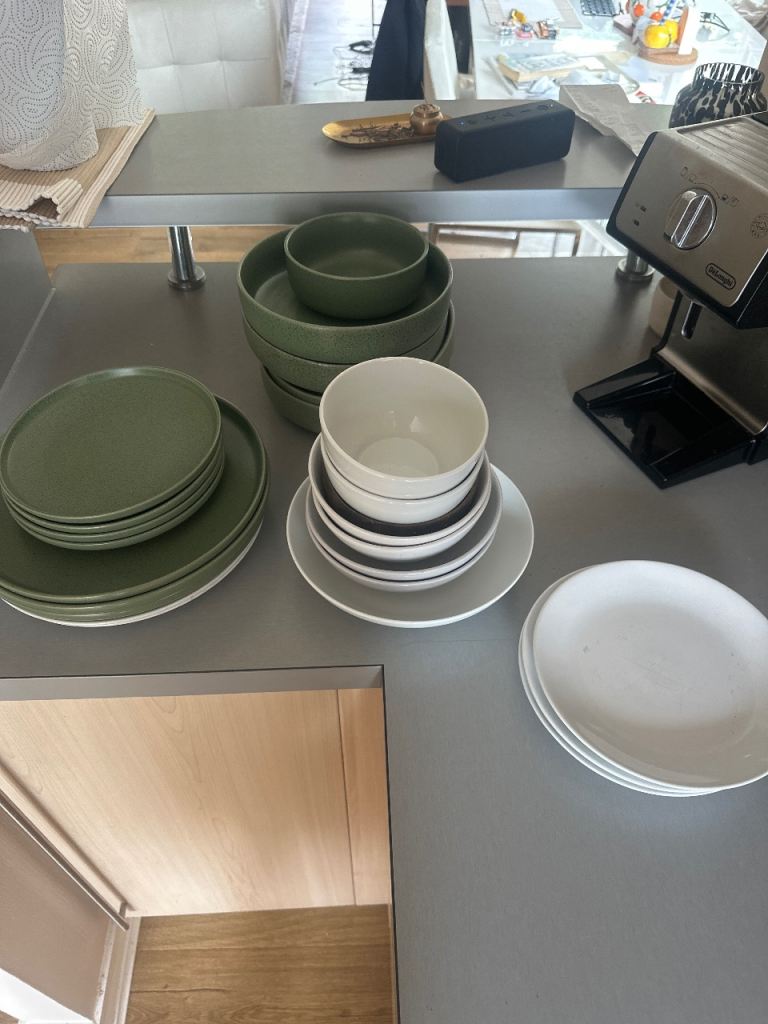 Mixed Set of Dinnerware & Bowls – Good Condition