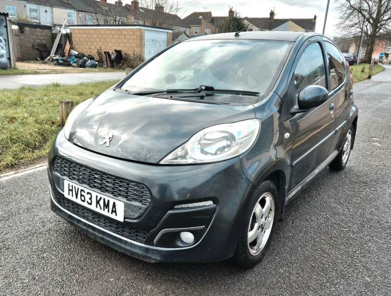 Peugeot 107 grey 5dr 1.0l petrol.low insurance and tax