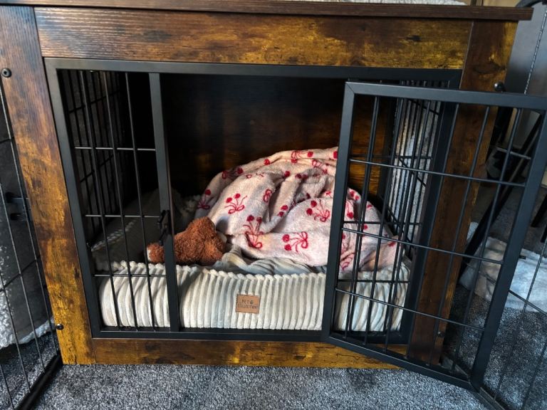 Furniture dog crate 
