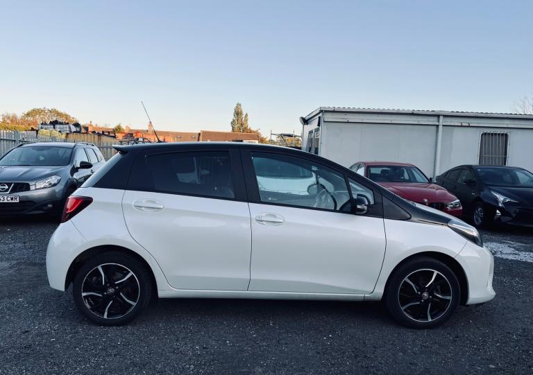 2016 Toyota Yaris 1.33 VVT-i Design 5dr HATCHBACK Petrol Manual