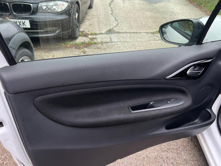 2017 DS Automobiles DS 3 1.2 PureTech 82 Connected Chic 3dr HATCHBACK PETROL Manual