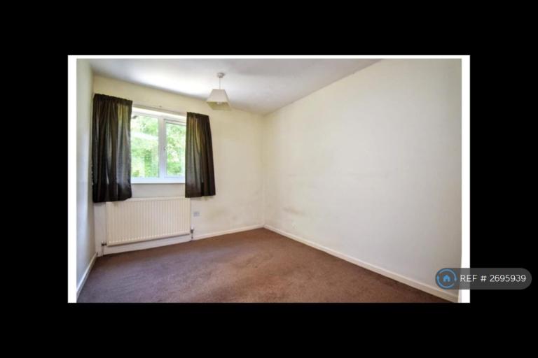 3 bedroom house in Holyrood Walk, Corby, NN18 (3 bed) (#2695939)