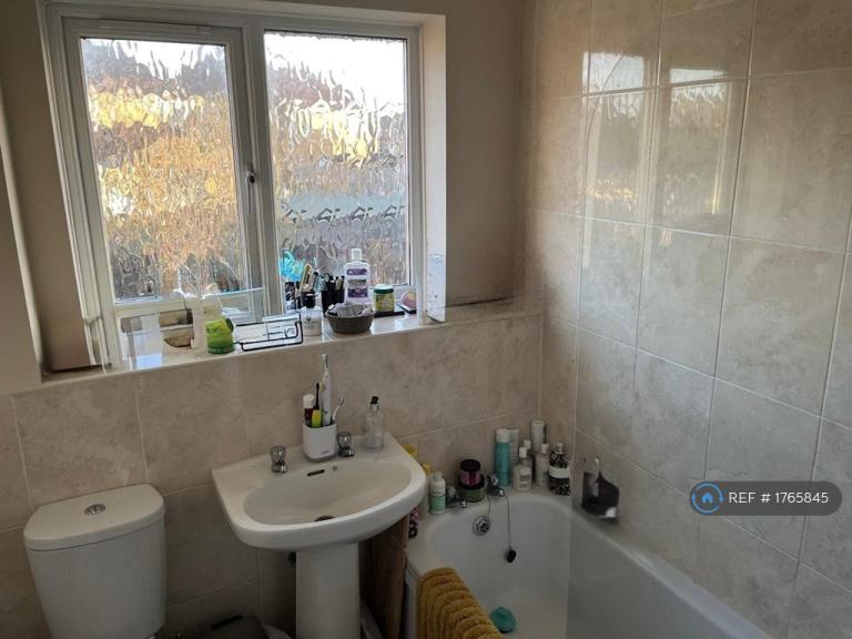 3 bedroom house in Berneshaw Close, Corby, NN18 (3 bed) (#1765845)