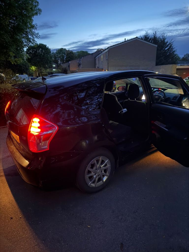 Toyota pruis plus 2015 hybrid 7 seater