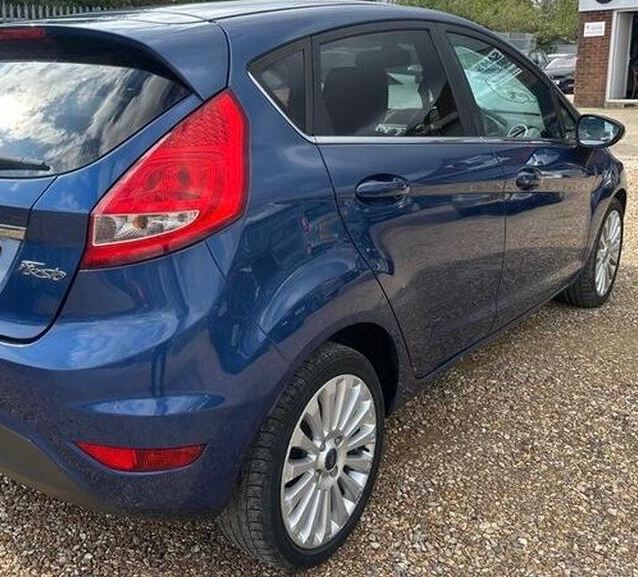 FORD FIESTA TITANIUM 1.6 PETROL MANUAL - MOT - 1 YEAR FSH - like vauxhall astra focus 