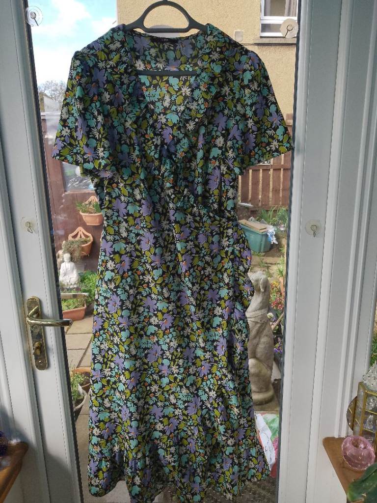 Pretty wrap round dress 