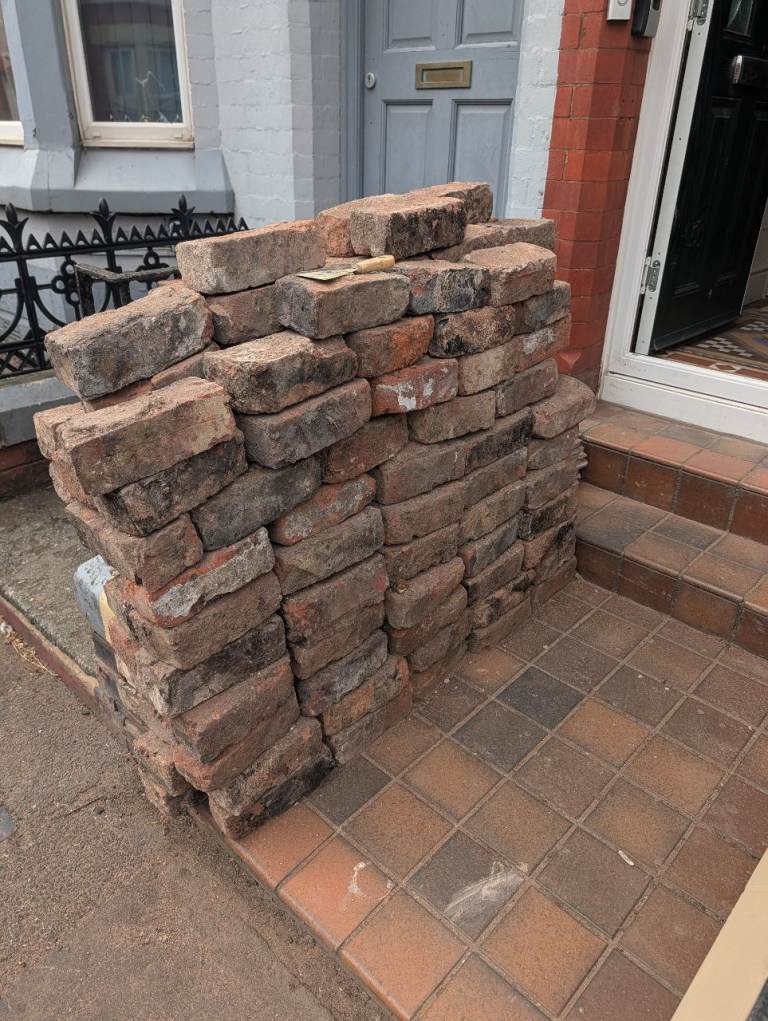 Free reclaimed bricks