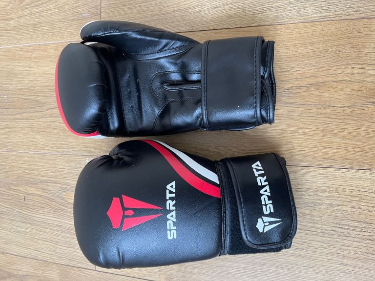 Matching set of Sparta boxing gloves with pads