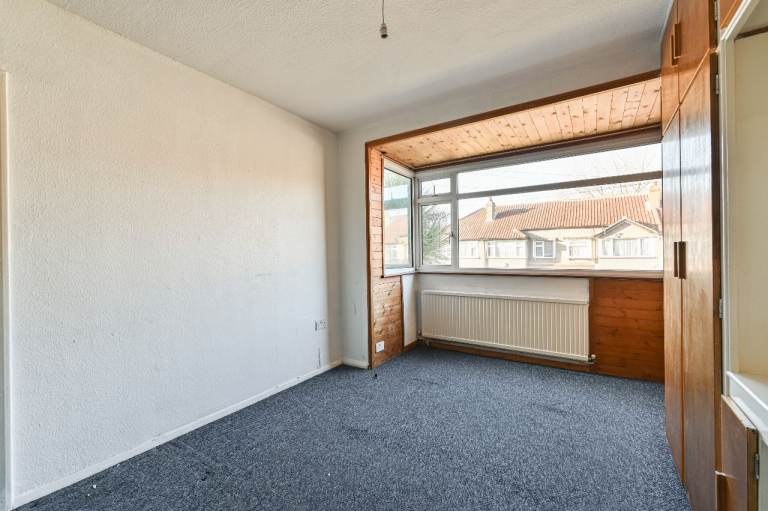 3 bed 2 living rooms Thornton Heath 