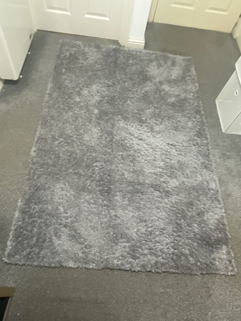 Rug High Pile -Grey (120 x 180 cm/ 3’11” x 5’11”)- As New Condition
