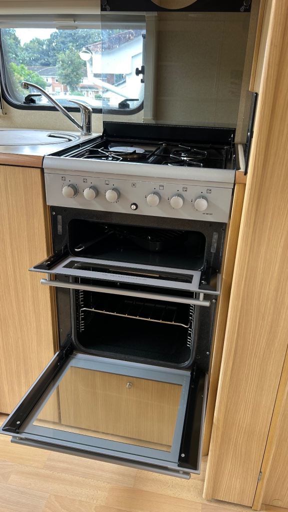 Swift Abbey Vogue 460, 2006 - 2 Berth Caravan with Motor Mover