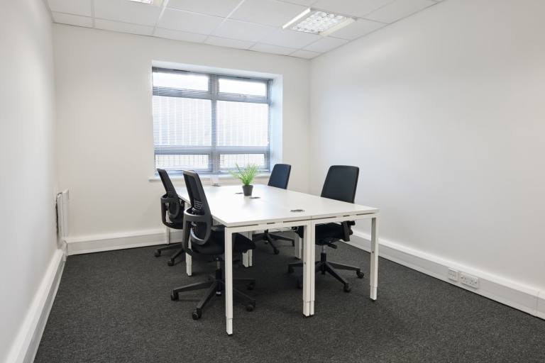 High Wycombe - HP12 3RL \ Small Office Space for 1 Person