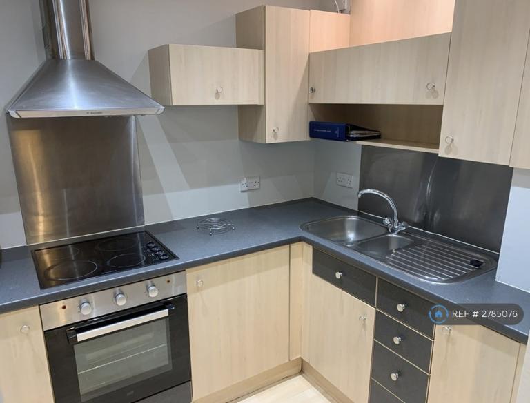 1 bedroom flat in Sanford Street, Swindon, SN1 (1 bed) (#2785076)