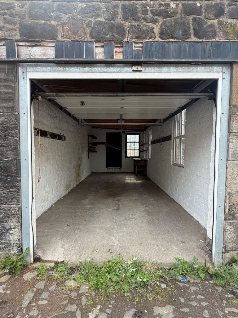 Lock up Garage to rent