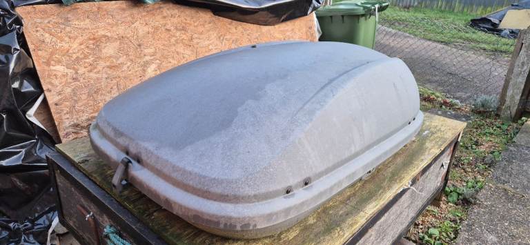 Halfords roof box 