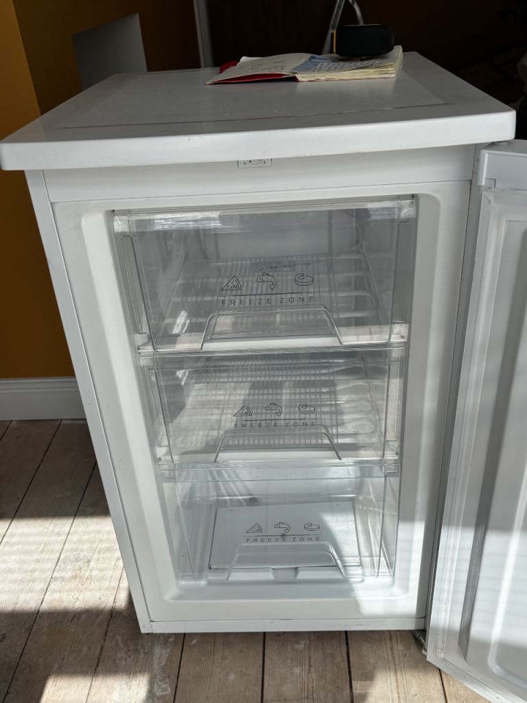 Cookology UCFZ68WH Freestanding Freezer – White, As Good As New