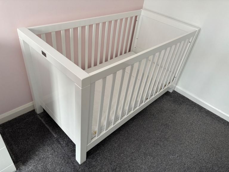 Silver Cross Cot Bed and matching changing table - White Wood, Good Condition with Mattress