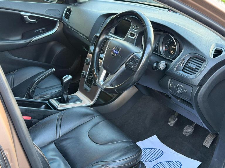 2015 Volvo V40 Cross Country 2.0 D4 Lux Nav Euro 6 (s/s) 5dr HATCHBACK Diesel Manual