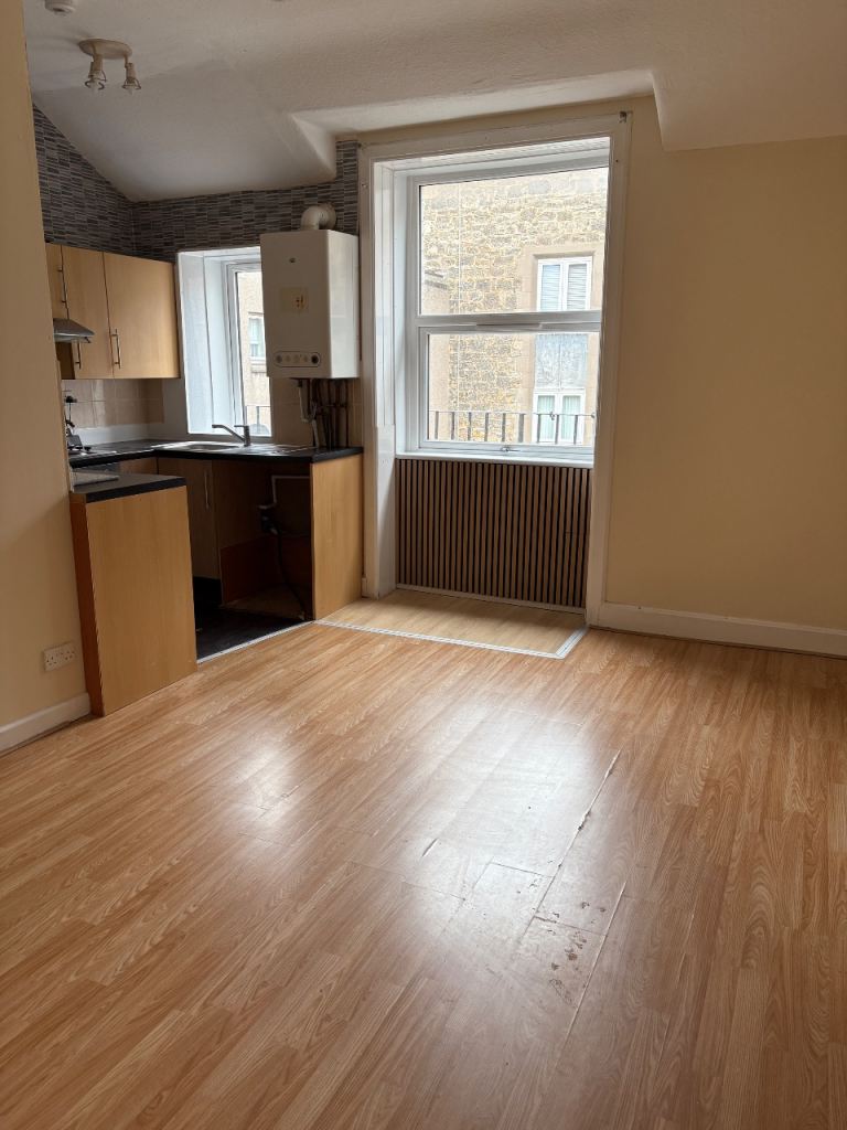 Central Location Two Bed Flat - Burntisland 