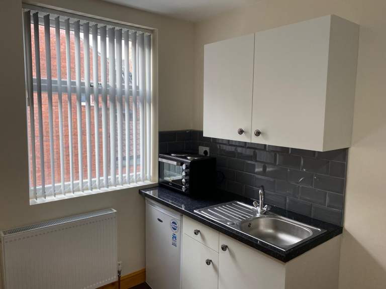 Studio to let including all the bills 