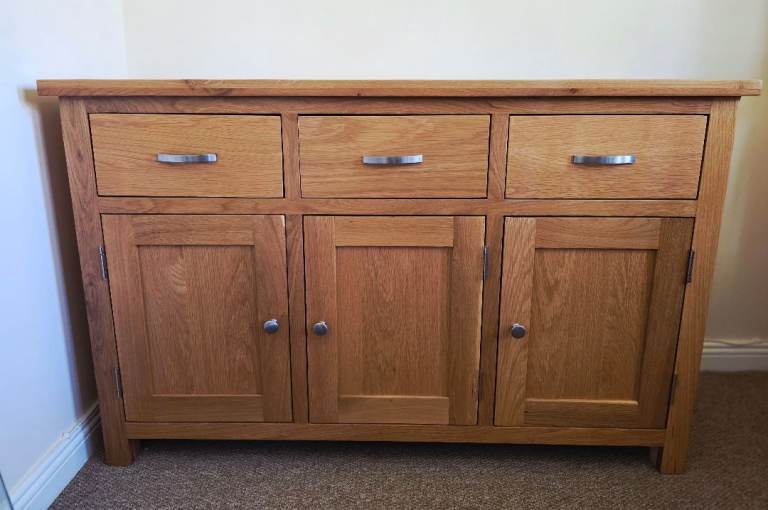 BRAND NEW OAK SIDEBOARD 3 Doors