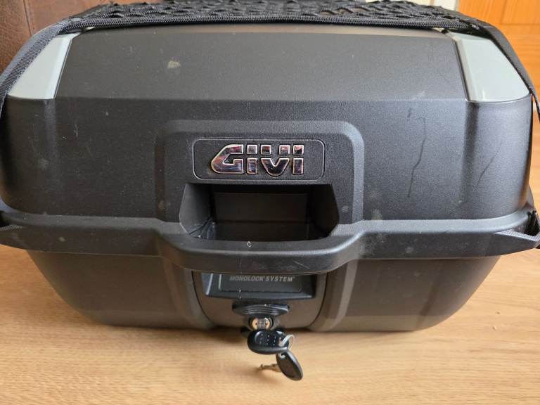 Givi 45l top box