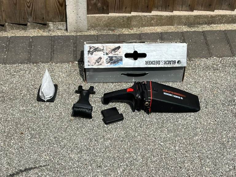 Black and Decker 12v car vacumm cleaner