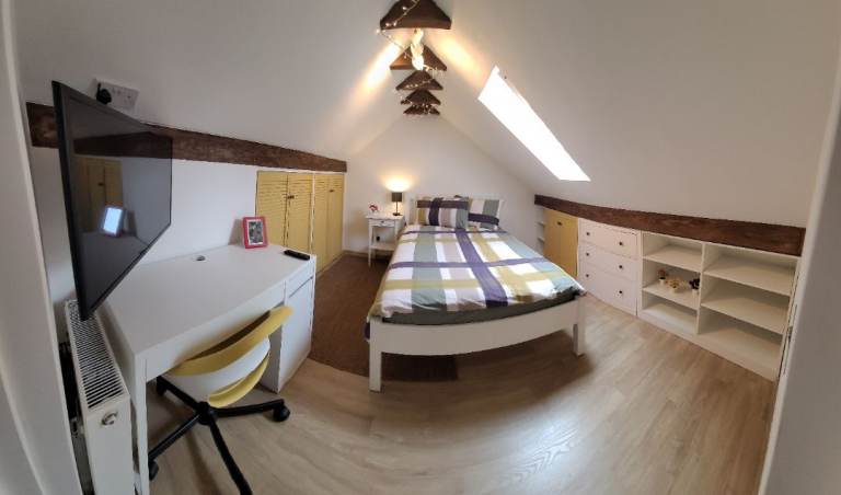 Central Croydon, room to rent, max 2 pers. share, bills included, fast connections to Central London