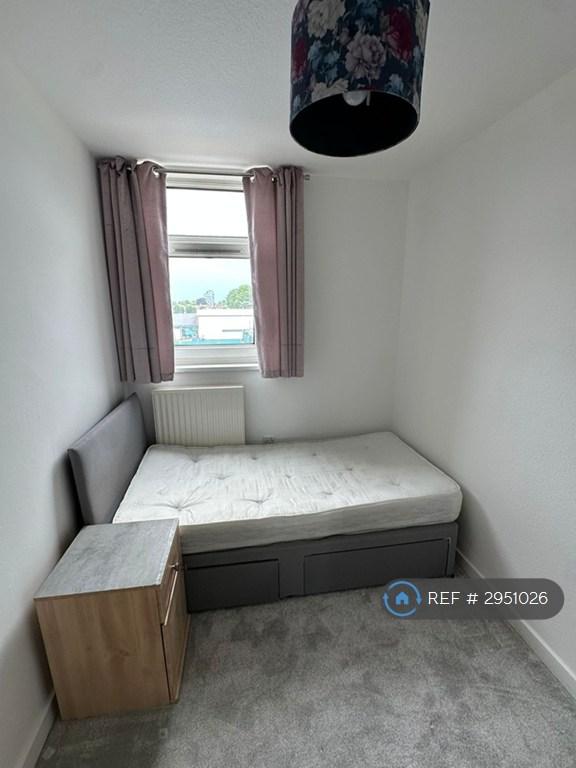 1 bedroom in Woking Close, London, SW15 (#2951026)