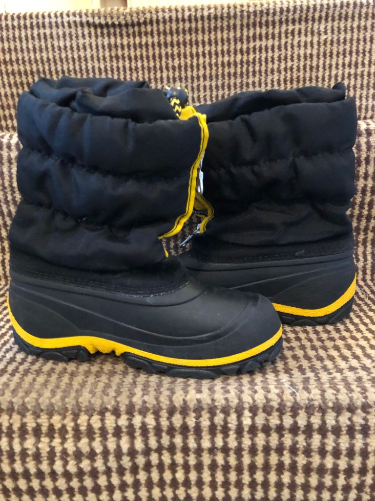 Kids Black And Yellow Waterproof Snow Boots  Size 33/34