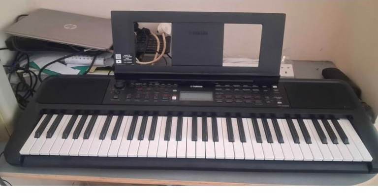 Yamaha PSR-E283 keyboard piano