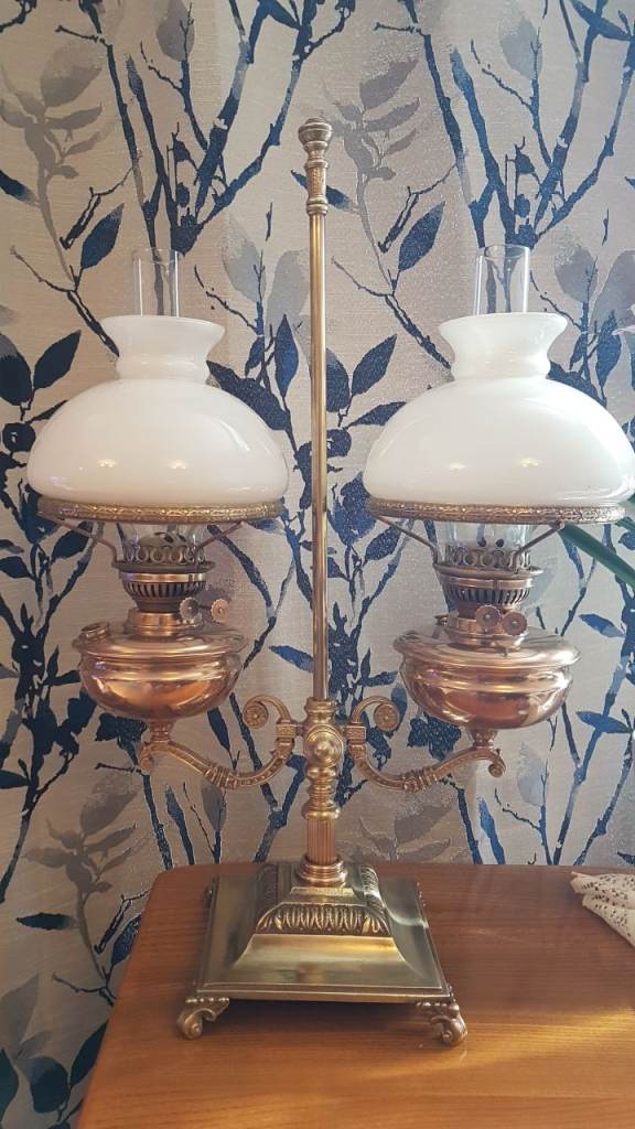 ANTIQUE VICTORIAN BRASS DOUBLE OIL LAMP, PERFECT FOR CHRISTMAS PRESENT