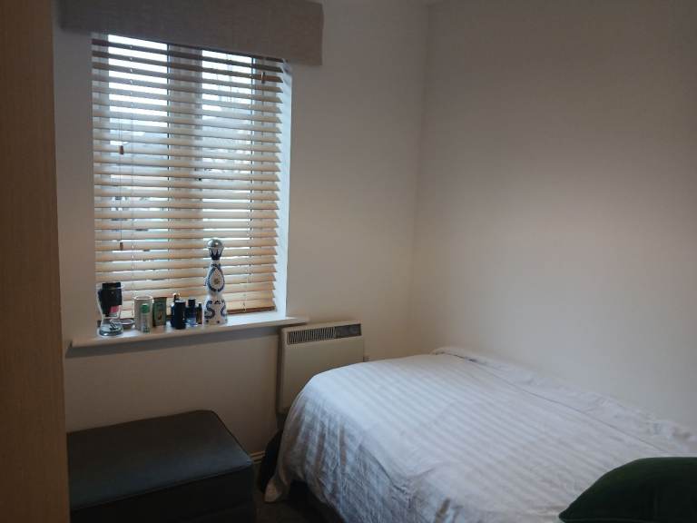  COZY MODERN ROOM IN WITNEY