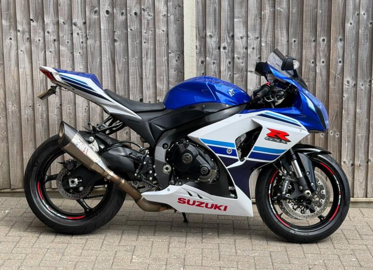 SUZUKI GSXR 1000 L6 2016 (16) ANNIVERSARY EDITION SUPER SPORT + 9,200 MILES
