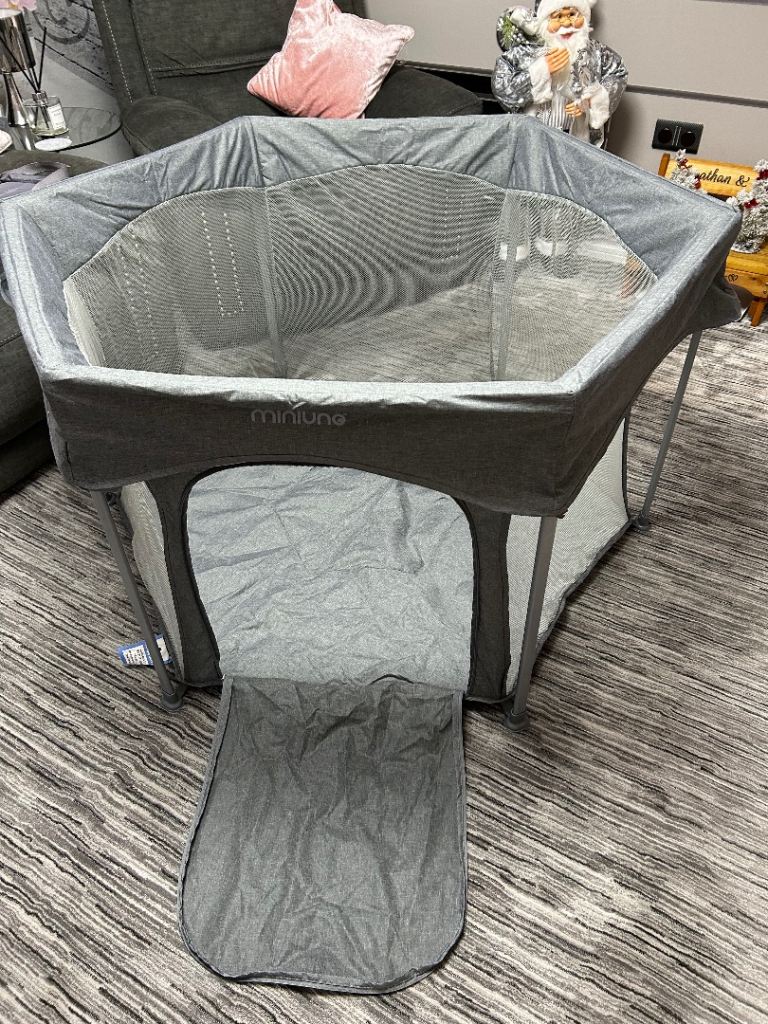 Portable Hexipen folding playpen 