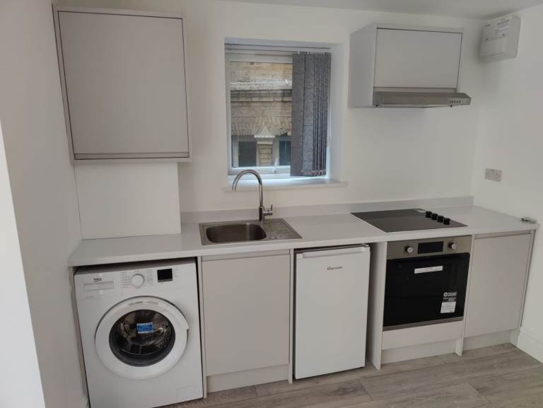 **Large Modern Studio in Acton - All Utility Bills Included**