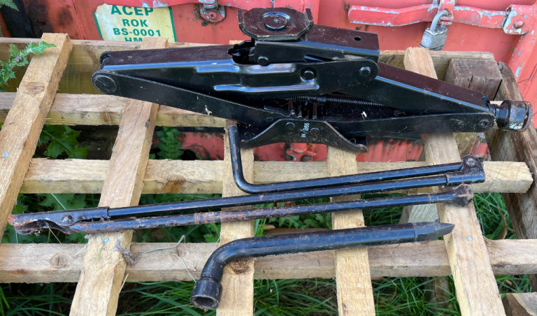 Ford Transit 2010 Scissors Jack