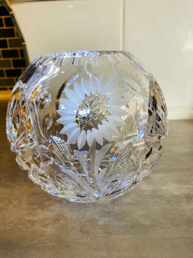 VINTAGE CUT CRYSTAL GLASS ROSE BOWL CLEAR WITH FLOWER DESIGN