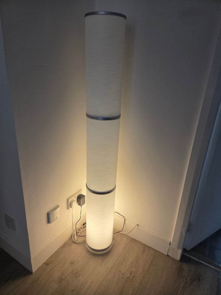 Free standing lamp