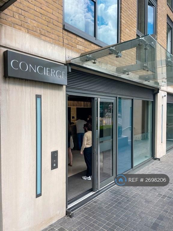 2 bedroom flat in Juniper Drive, London, SW18 (2 bed) (#2698206)