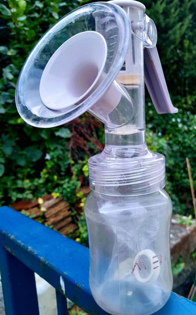 Hand Breast Pump by AVENT in great, hygienic condition