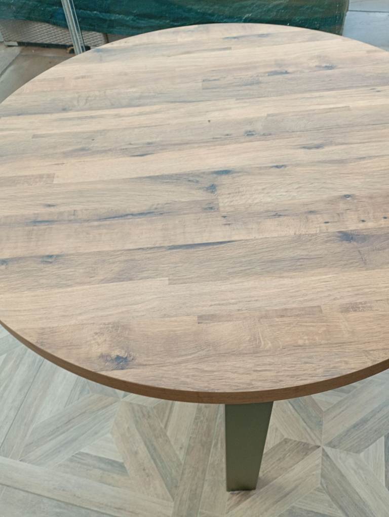 Rustic Oak Round Table 