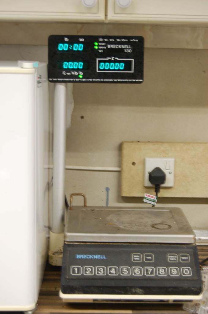 Brecknell Electronic Shop Weighing Machine, with Price Calculator, Weighs in Pounds and Ounces