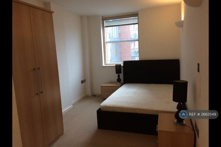 2 bedroom flat in Wellington Street, Leeds, LS1 (2 bed) (#2663549)