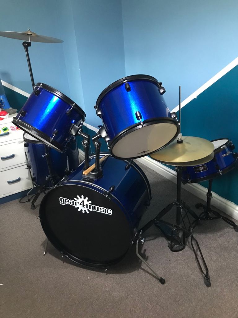 Gears 4 music full size 7 piece drum kit in good condition, including drum sticks, 