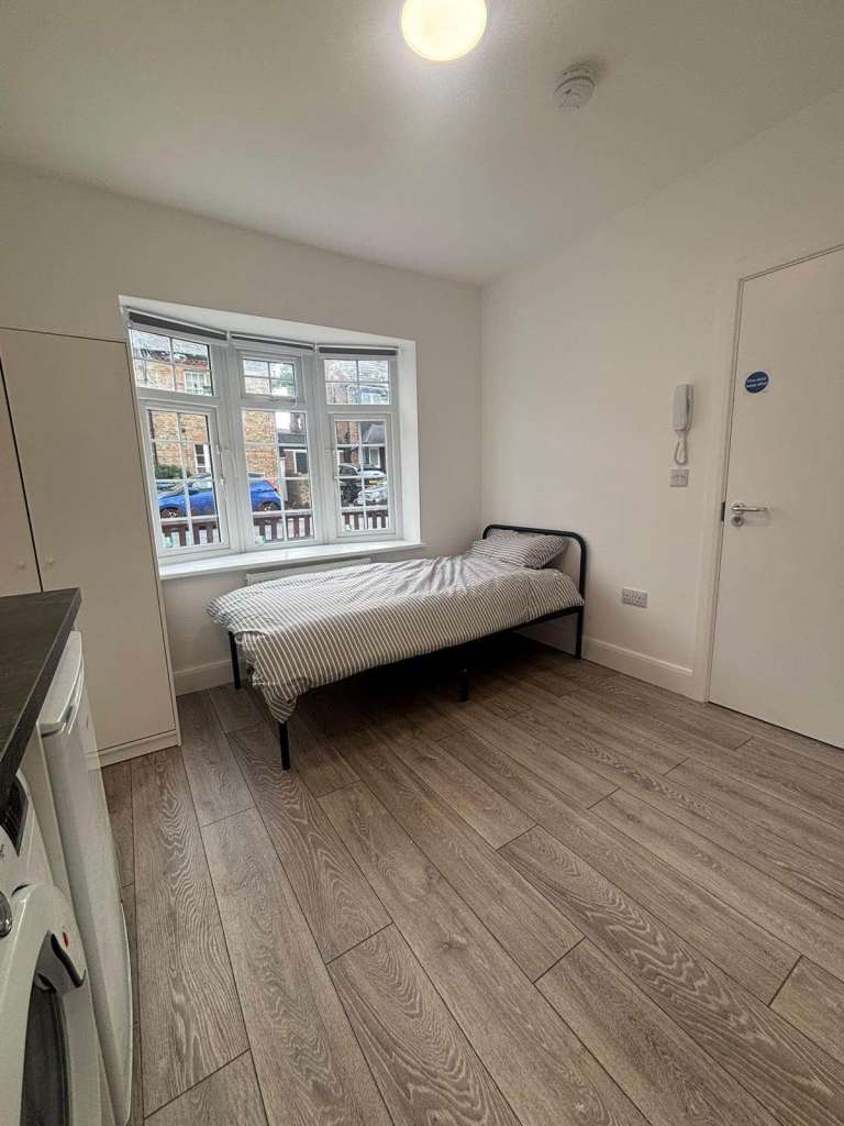  En-Suite Room with Kitchenette in Enfield – DSS, PIP, LCWRA & Carers Welcome