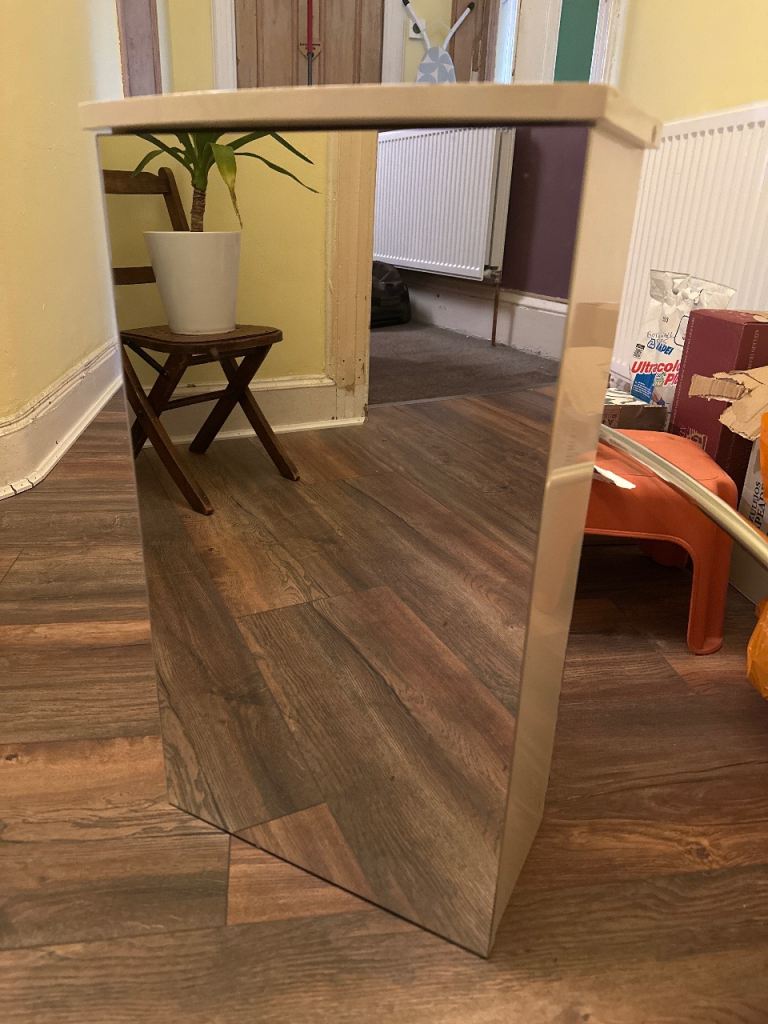 Mirrored bathroom cabinet 