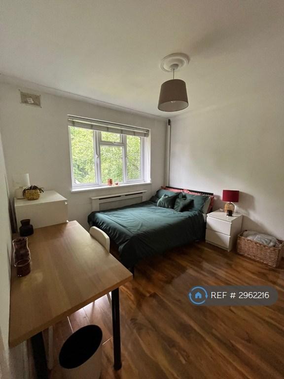 4 bedroom house in Avis Square, London, E1 (4 bed) (#2962216)